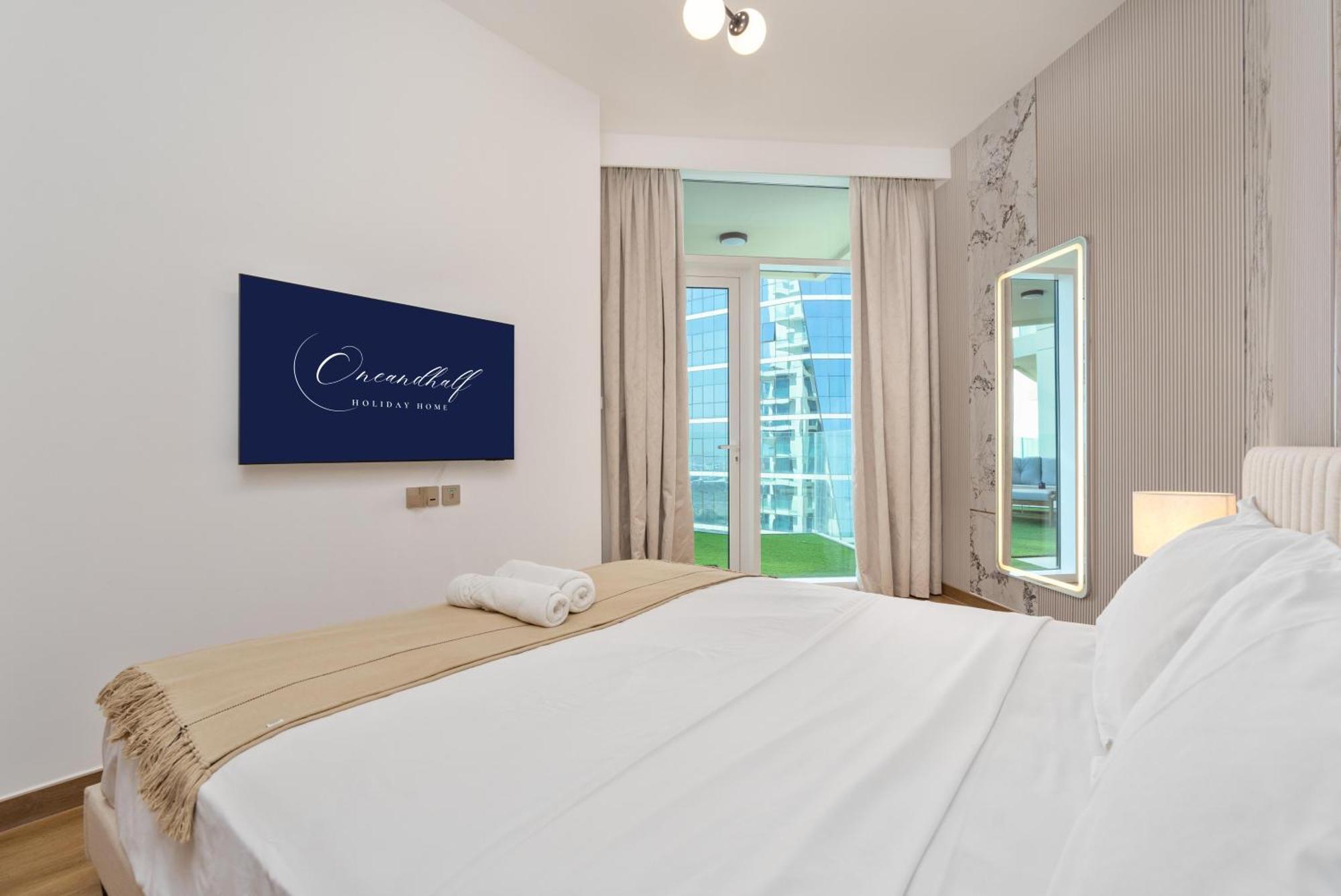 Elite Near Mall Apartment Dubai