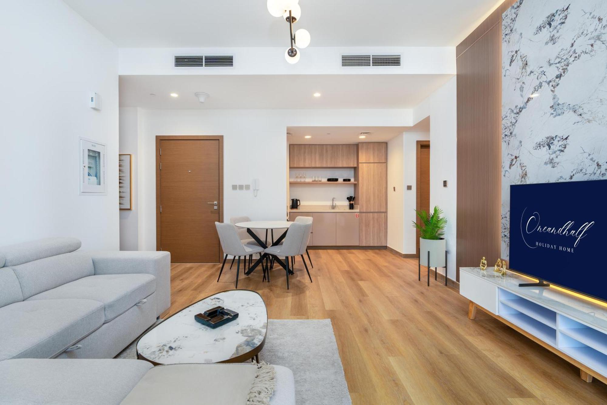 Elite Near Mall Apartment Dubai